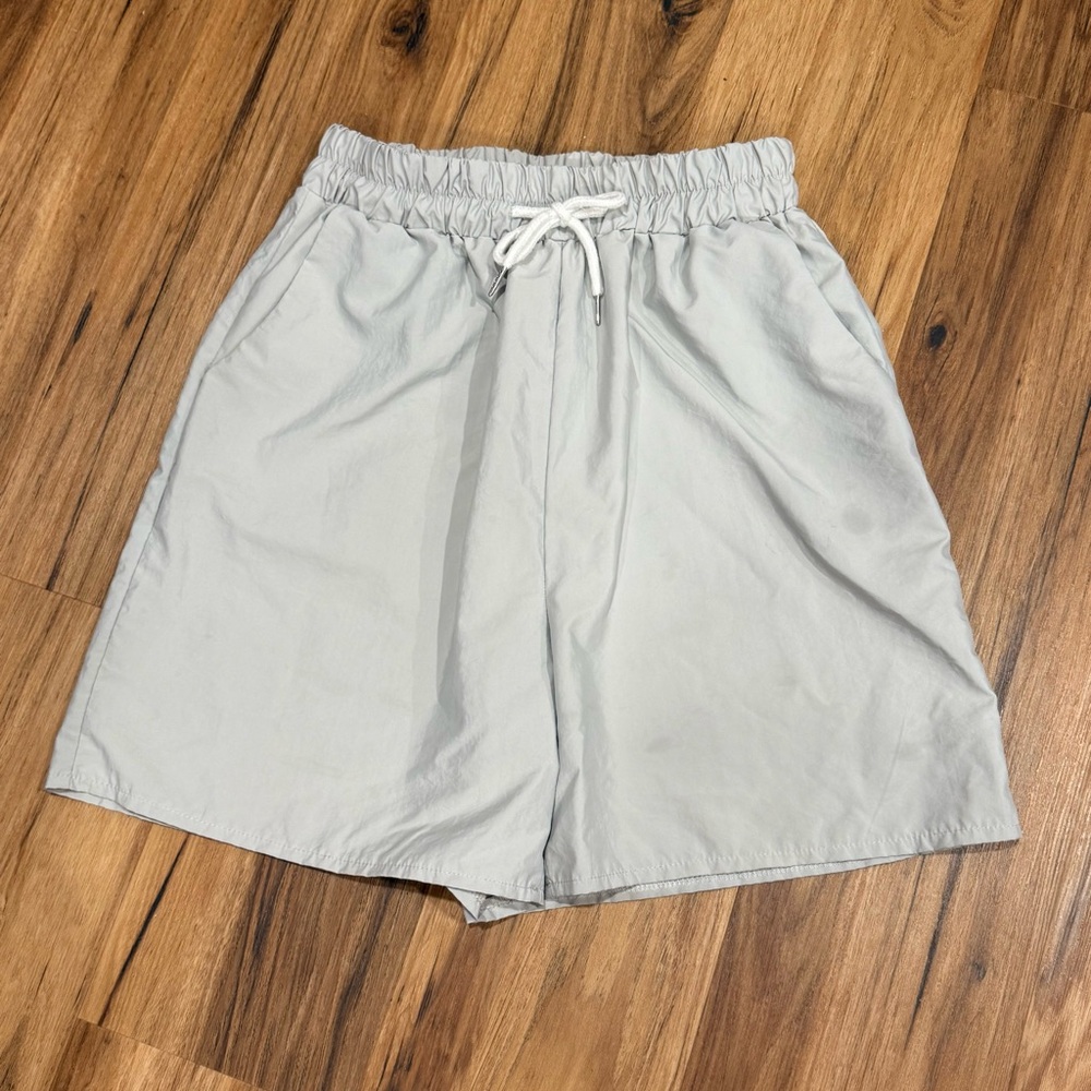 ROMWE Light Gray Shorts